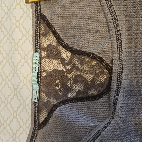 Ladies Top from Maurices Size M - Picture 7 of 11